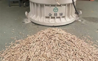 木屑顆粒機加工環(huán)保燃料顆粒，用綠色昭示未來